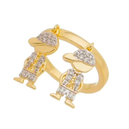 Anel Berloque Dois Meninos Cravejado de Zircônia Folheado a Ouro 18K