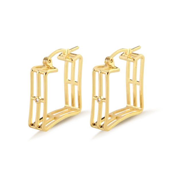 Argola Quadrada Vazada Folheado a Ouro 18k