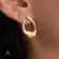 Brinco Estilo Orgânico Folheado a Ouro 18k