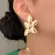 Brinco Pétalas Lisas Folheado a Ouro 18k