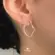 Brinco Orgânico Cravejado Folheado a Ouro 18k
