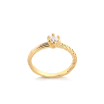 Anel Solitário Lateral Trabalhada Folheado a Ouro 18k