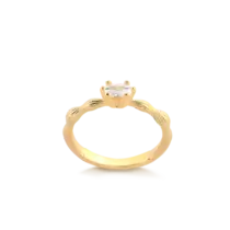 Anel Solitário Pedra Oval Lateral Trabalhada Folheado a Ouro 18k