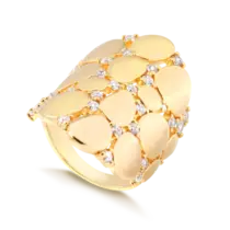 Anel largo Liso Cravejado de Zircônias Folheado a Ouro 18k