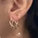 Argola Vazada Fio Ondulado Folheada a Ouro 18k
