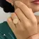 Anel Quézia Redondo Com Zircônia Folheado a Ouro 18k